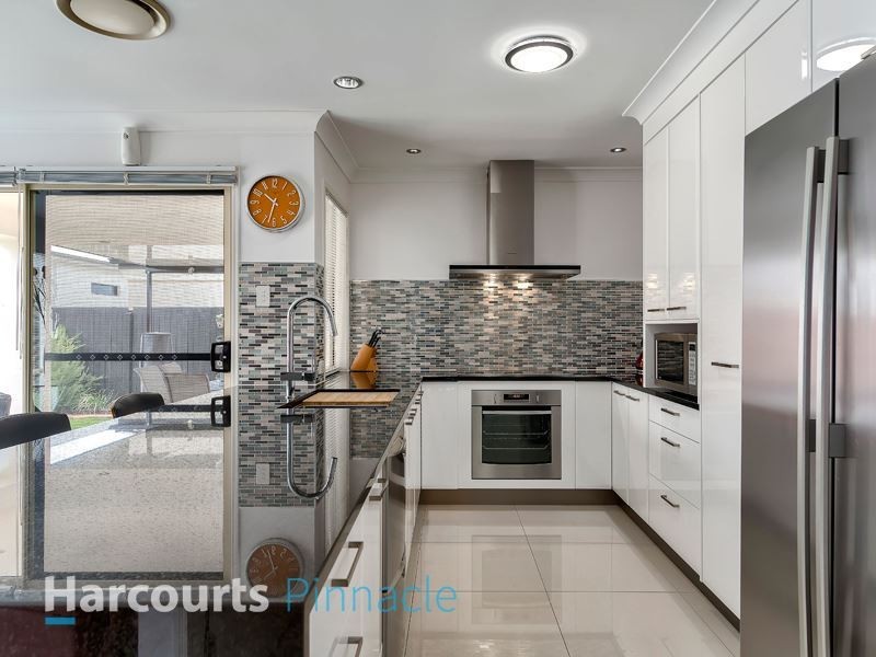 198 Saturn Cr, Bridgeman Downs QLD 4035