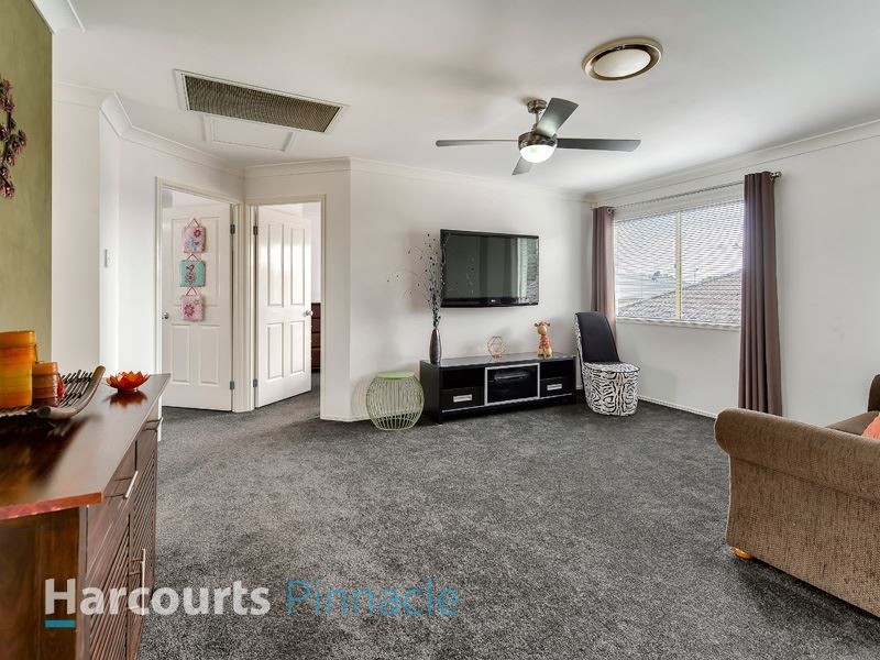 198 Saturn Cr, Bridgeman Downs QLD 4035