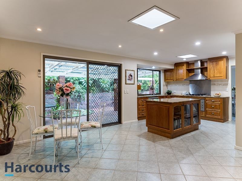 10 Chartres Ct, Petrie QLD 4502