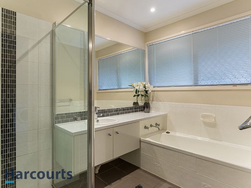 10 Chartres Ct, Petrie QLD 4502