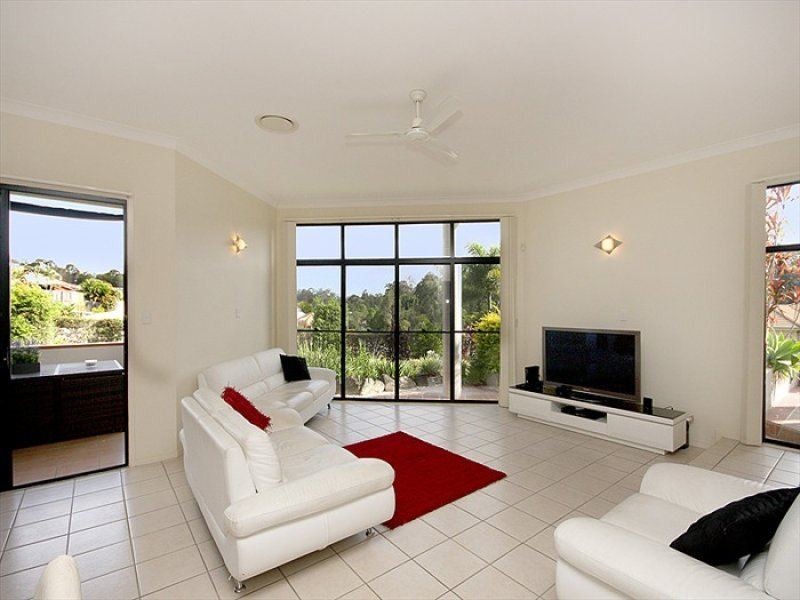 2 Amorosa Ct, Eatons Hill QLD 4037