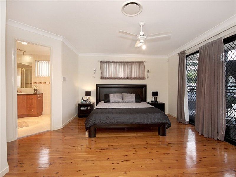 2 Amorosa Ct, Eatons Hill QLD 4037