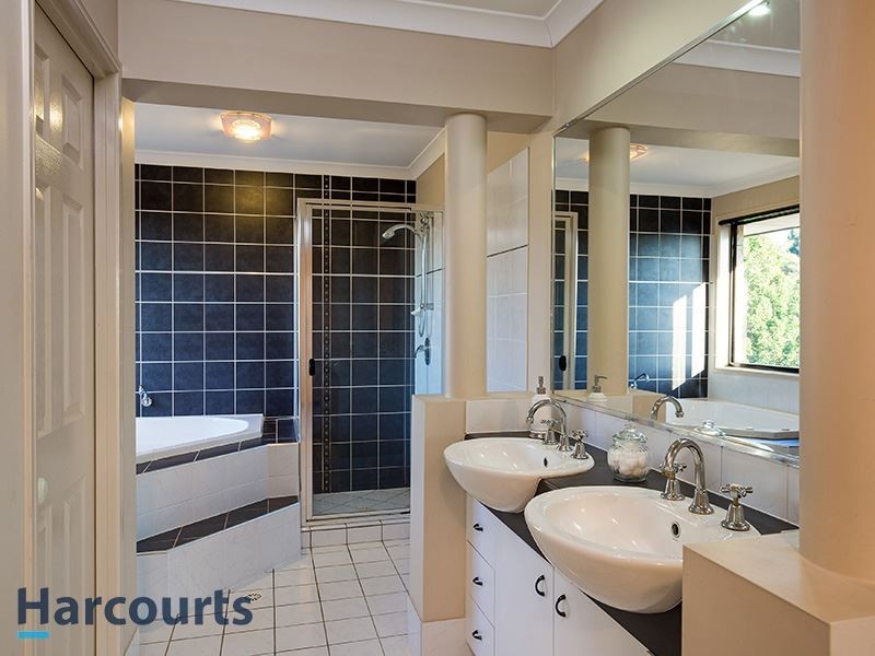 7 Rene Court, Cashmere QLD 4500