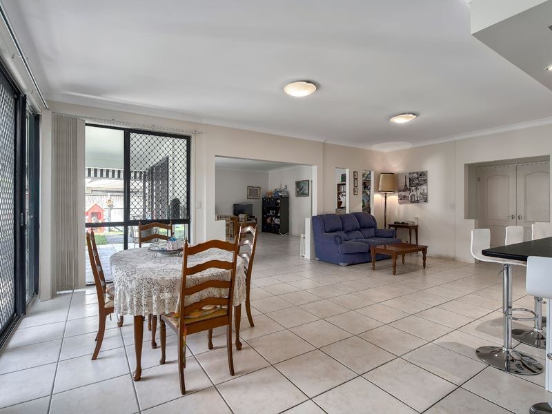 5 Oltrarno Place, Bridgeman Downs QLD 4035