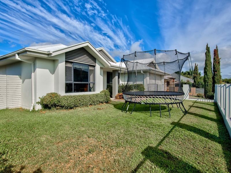 5 Oltrarno Place, Bridgeman Downs QLD 4035