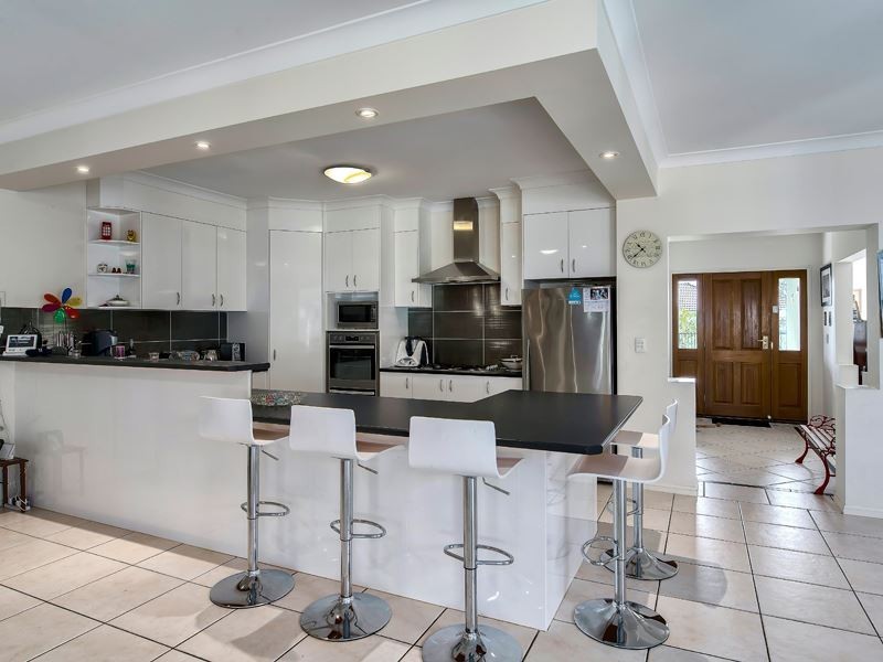 5 Oltrarno Place, Bridgeman Downs QLD 4035