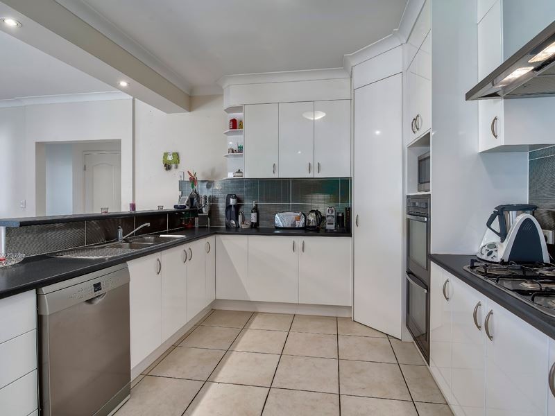 5 Oltrarno Place, Bridgeman Downs QLD 4035