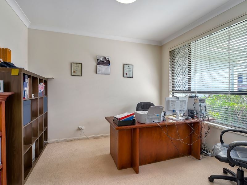5 Oltrarno Place, Bridgeman Downs QLD 4035