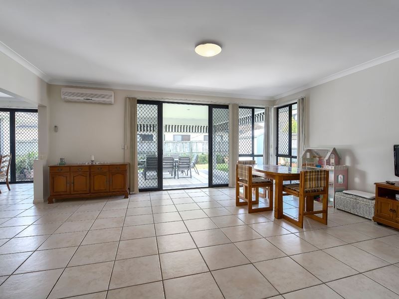 5 Oltrarno Place, Bridgeman Downs QLD 4035