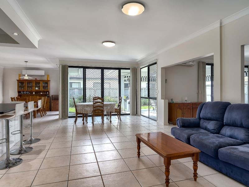 5 Oltrarno Place, Bridgeman Downs QLD 4035