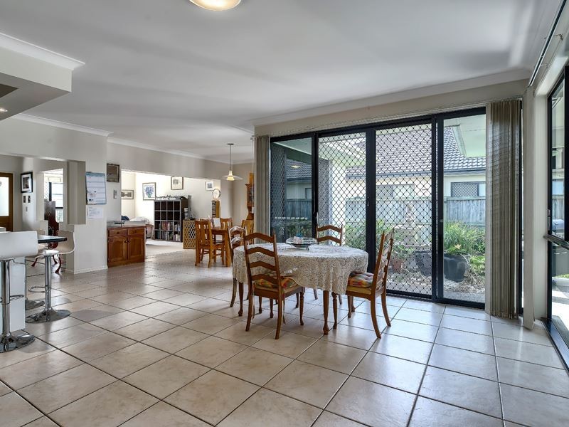 5 Oltrarno Place, Bridgeman Downs QLD 4035
