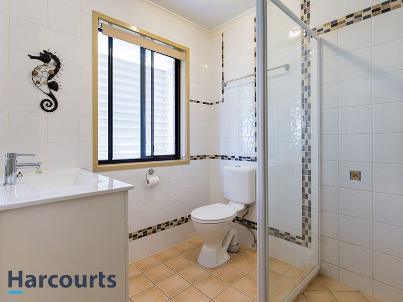 4 Ruby Crescent, Petrie QLD 4502