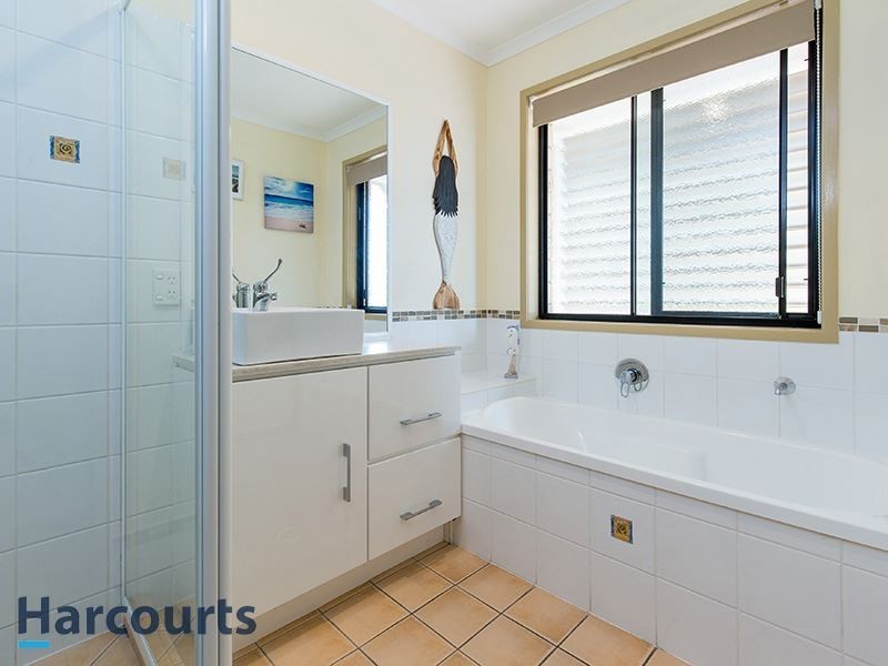 4 Ruby Crescent, Petrie QLD 4502