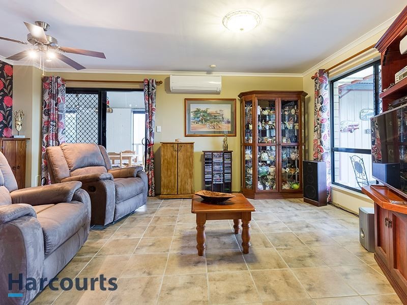 4 Ruby Crescent, Petrie QLD 4502