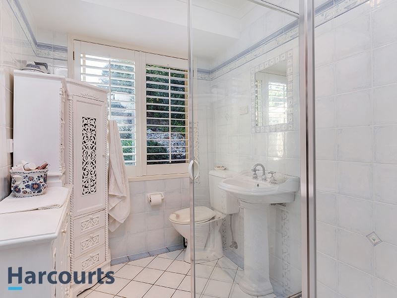 45 Eucumbene Dr, Petrie QLD 4502