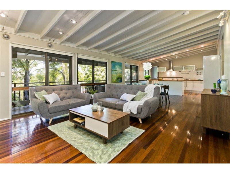 101 Plucks Rd, Arana Hills QLD 4054