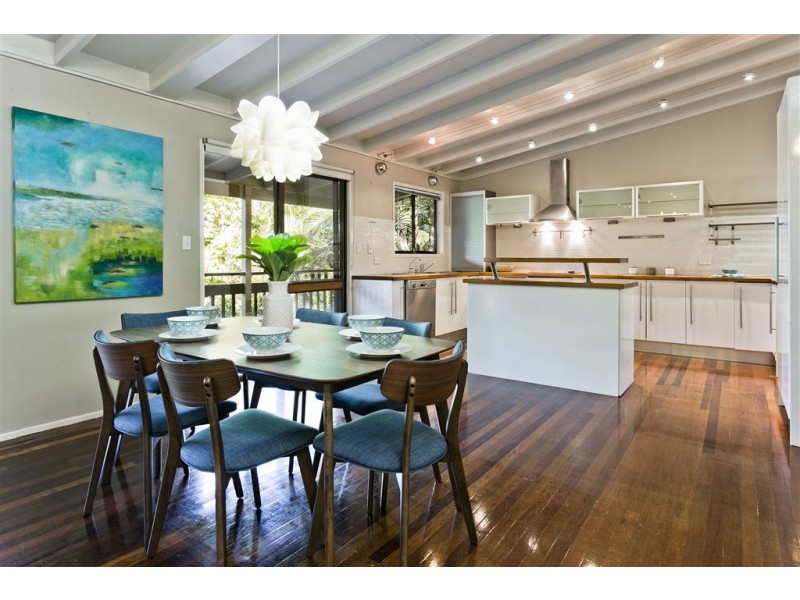 101 Plucks Rd, Arana Hills QLD 4054