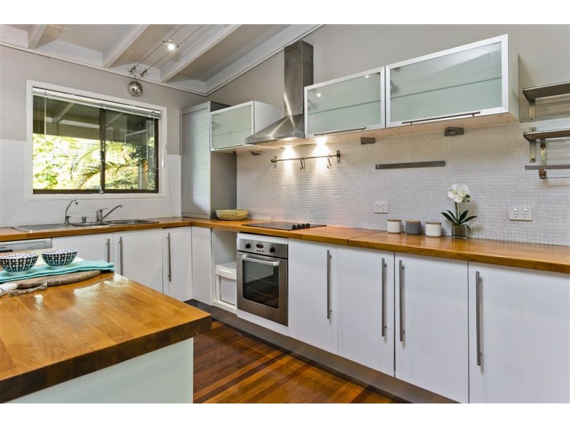 101 Plucks Rd, Arana Hills QLD 4054