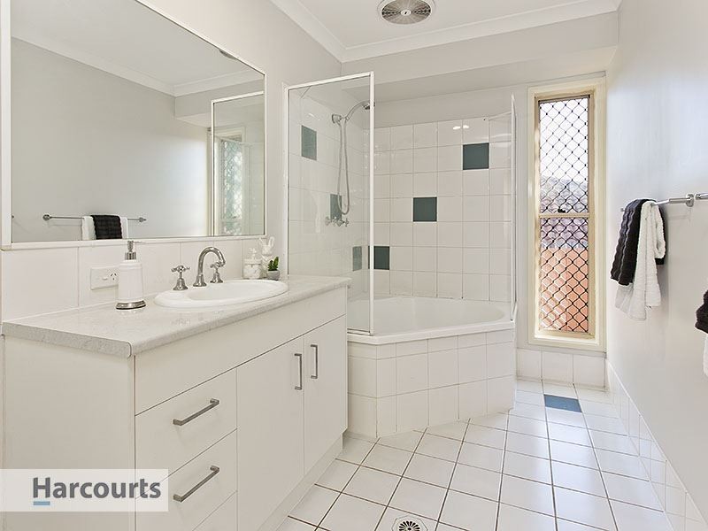 24 Hillenvale Avenue, Arana Hills QLD 4054