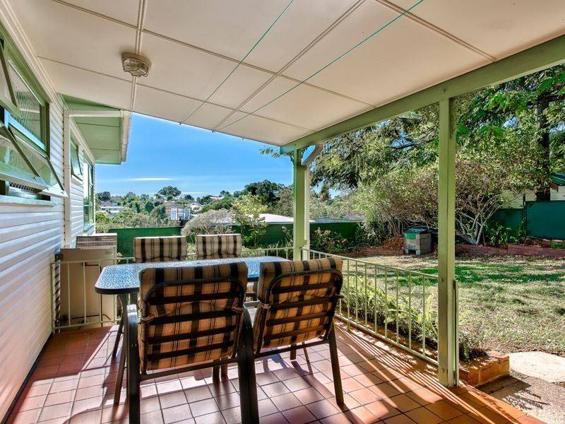 9 Dalkeith Street, Chermside West QLD 4032