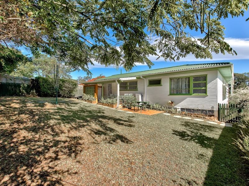 9 Dalkeith Street, Chermside West QLD 4032