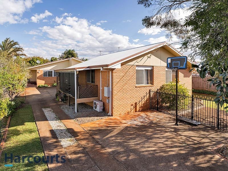 7 James St, Scarborough QLD 4020