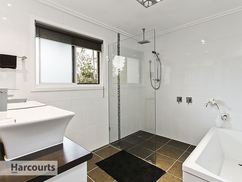 6 Mona Vale Way, Petrie QLD 4502