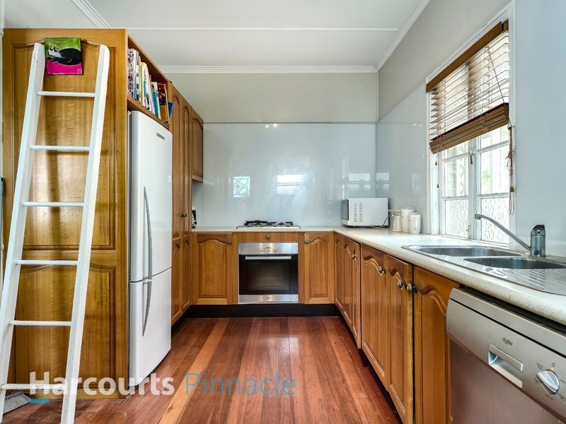 66 Hoskins St, Sandgate QLD 4017