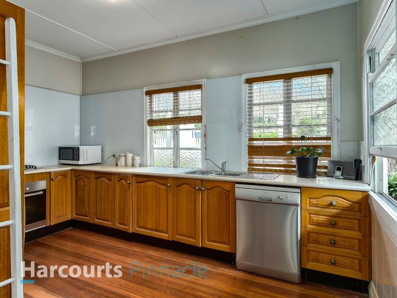 66 Hoskins St, Sandgate QLD 4017