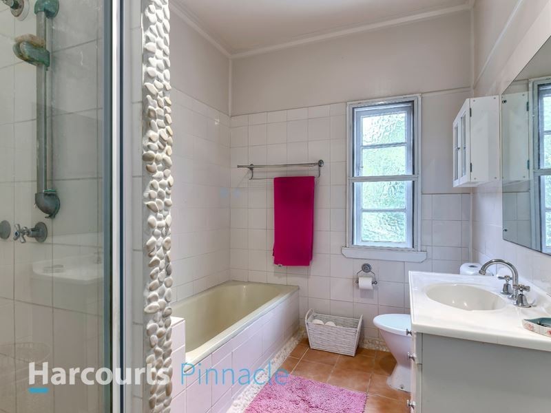 66 Hoskins St, Sandgate QLD 4017