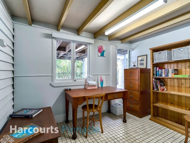 66 Hoskins St, Sandgate QLD 4017