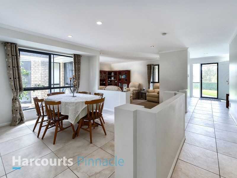 6 Voyager Circuit, Bridgeman Downs QLD 4035