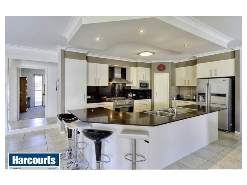 15 Azienda Place, Bridgeman Downs QLD 4035