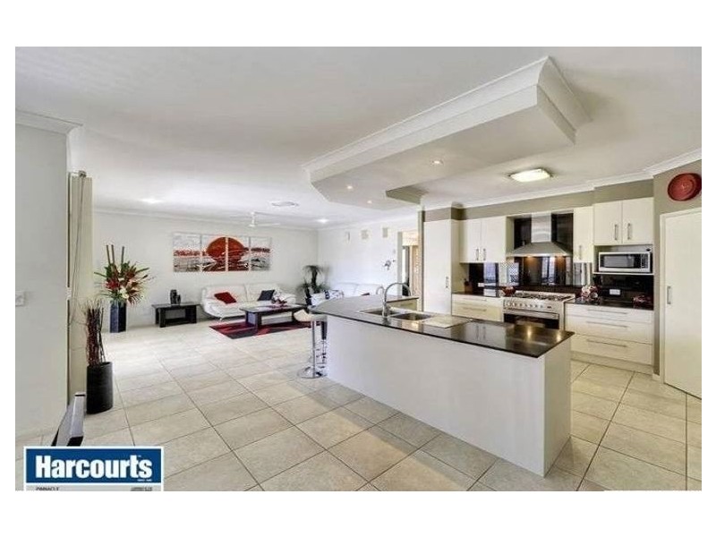 15 Azienda Place, Bridgeman Downs QLD 4035