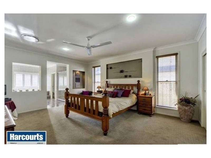 15 Azienda Place, Bridgeman Downs QLD 4035