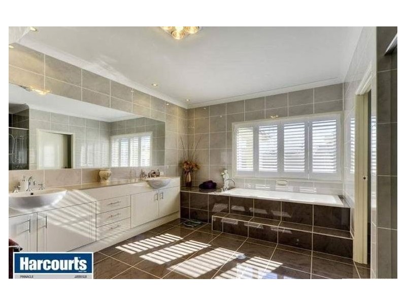 15 Azienda Place, Bridgeman Downs QLD 4035