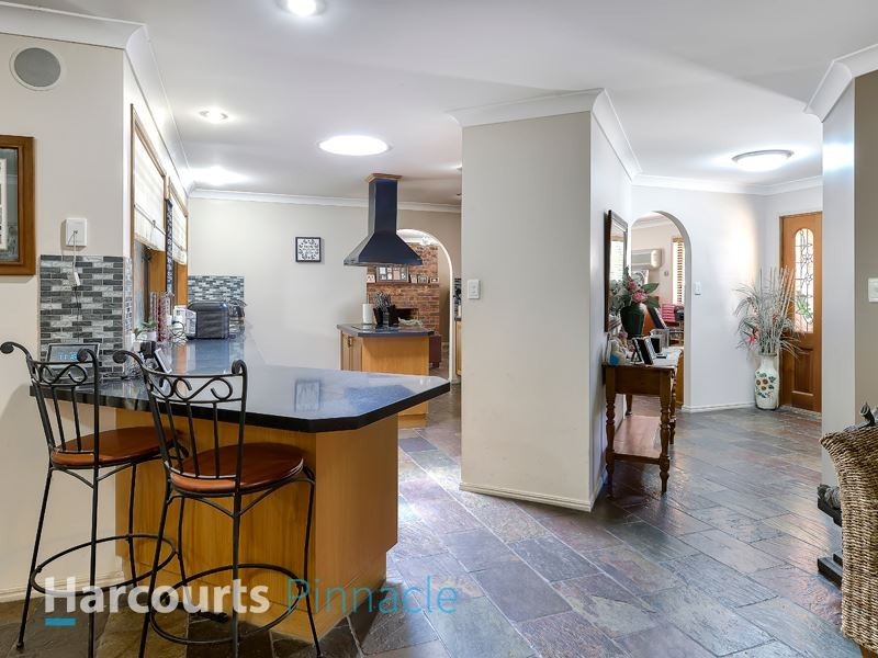 1 Heath Ct, Cashmere QLD 4500