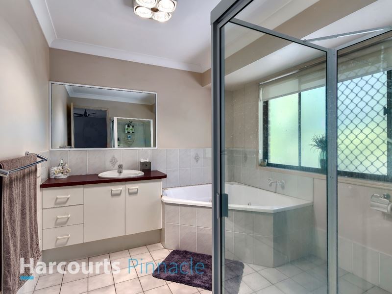 1 Heath Ct, Cashmere QLD 4500