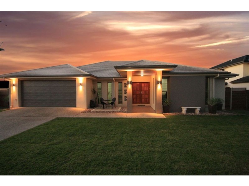 15 Azienda Place, Bridgeman Downs QLD 4035