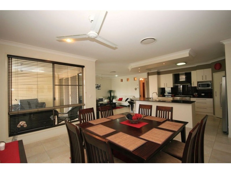 15 Azienda Place, Bridgeman Downs QLD 4035