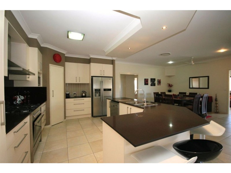 15 Azienda Place, Bridgeman Downs QLD 4035