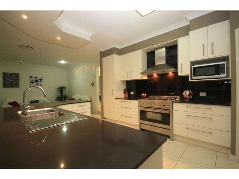 15 Azienda Place, Bridgeman Downs QLD 4035