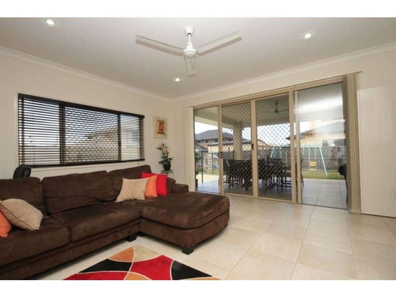 15 Azienda Place, Bridgeman Downs QLD 4035