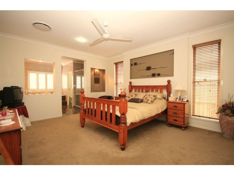 15 Azienda Place, Bridgeman Downs QLD 4035