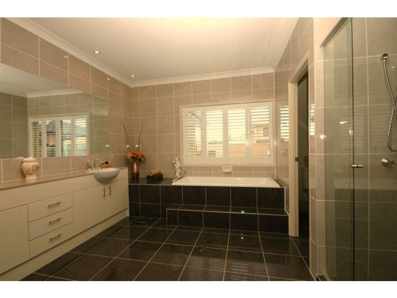 15 Azienda Place, Bridgeman Downs QLD 4035