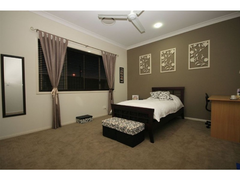 15 Azienda Place, Bridgeman Downs QLD 4035