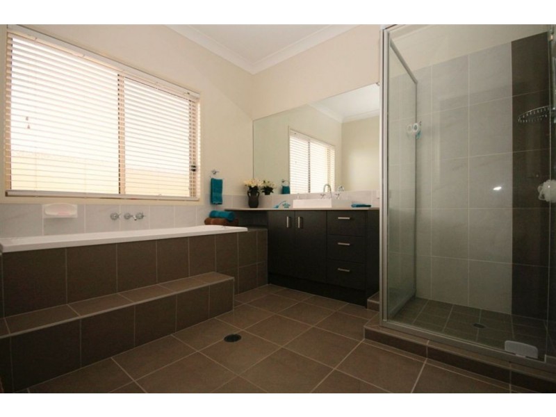 15 Azienda Place, Bridgeman Downs QLD 4035