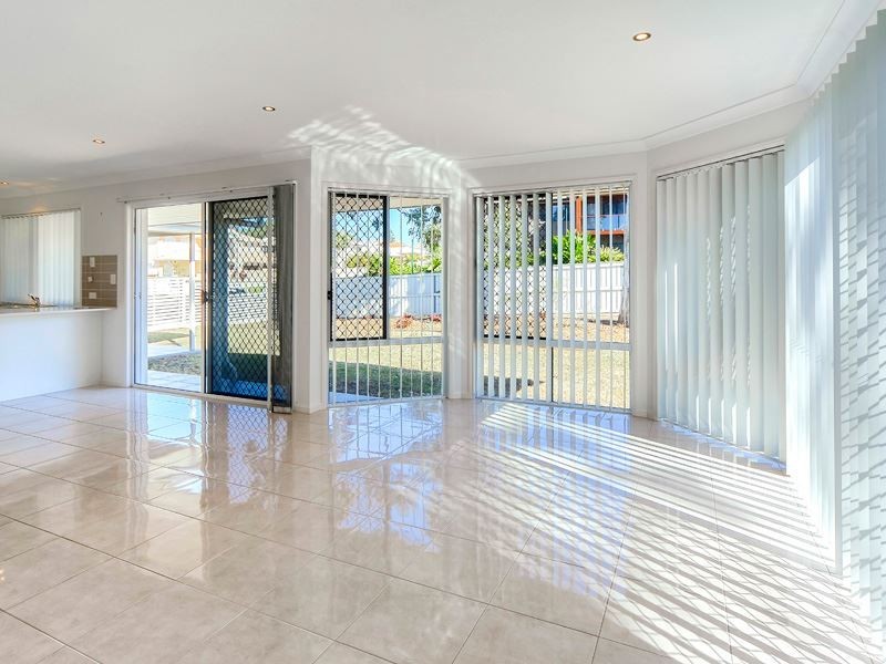 3 Seeana Cres, Bridgeman Downs QLD 4035