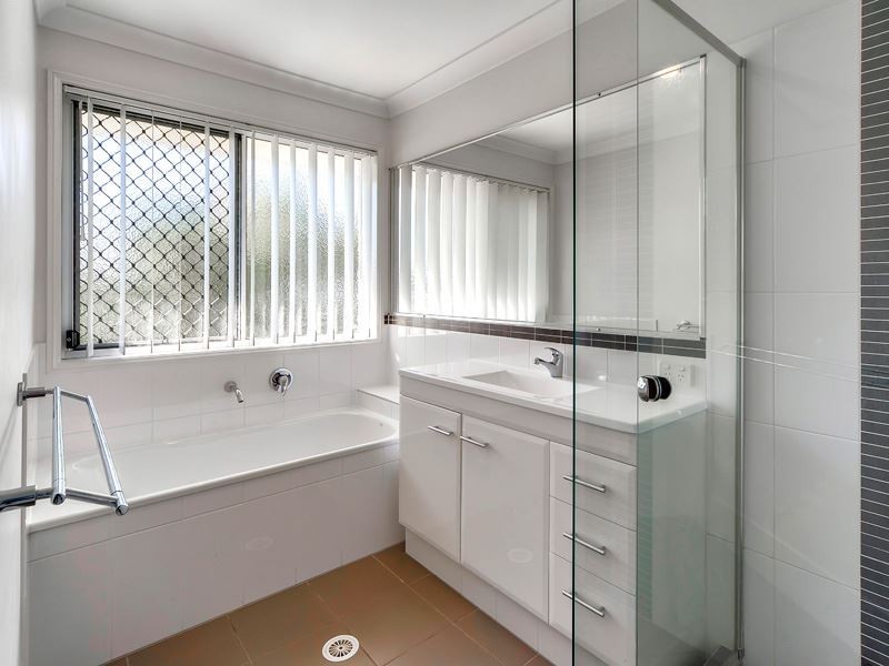 3 Seeana Cres, Bridgeman Downs QLD 4035