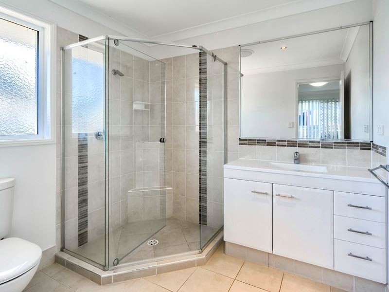 3 Seeana Cres, Bridgeman Downs QLD 4035